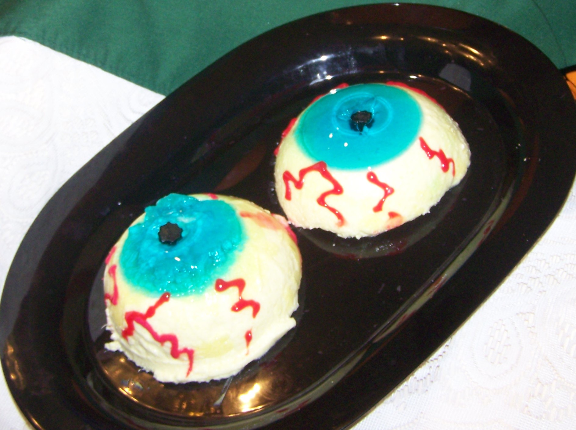 Recipe for Jelled Halloween Eyeball Salads