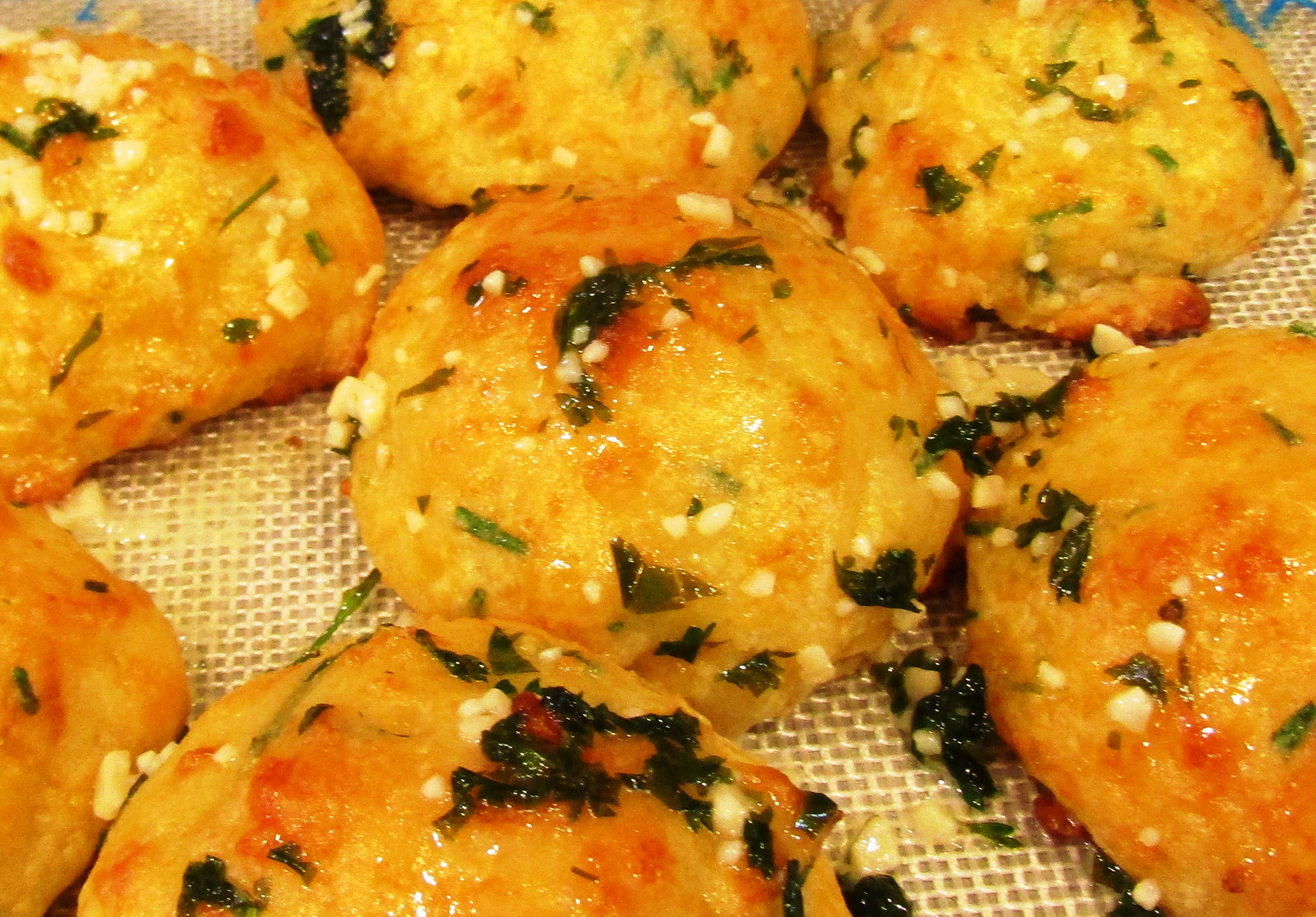 Garlic, Cheese & Chive Biscuits Recipe